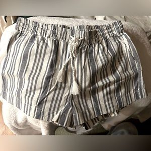 H&M LOGG White with Blue Striped Elastic Waist Pull-On Shorts. Women’s size 8